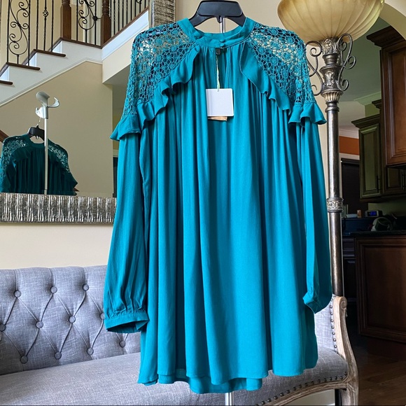 ✨ NEW✨Crochet Detailed Dress - Picture 3 of 8